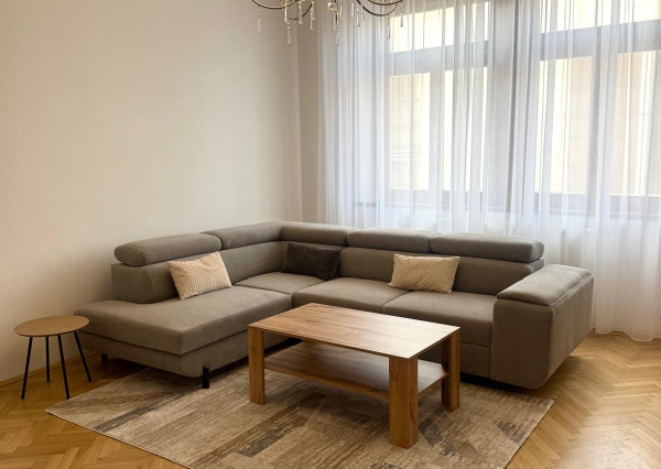 Prenájom veľkometrážny 2 izbový byt, staromestské bývanie, 78m2