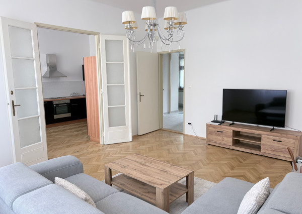 Prenájom veľkometrážny 2 izbový byt, staromestské bývanie, 78m2