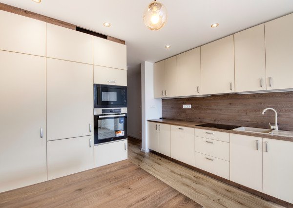 Predaj 3 izbový byt, balkón, Chrenová, kompl.rekonštrukcia