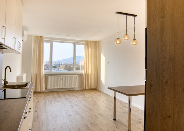 Predaj 3 izbový byt, balkón, Chrenová, kompl.rekonštrukcia