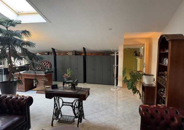 Prenájom jedinečný 3 izbový byt - loft v centre Nitry, 96m2