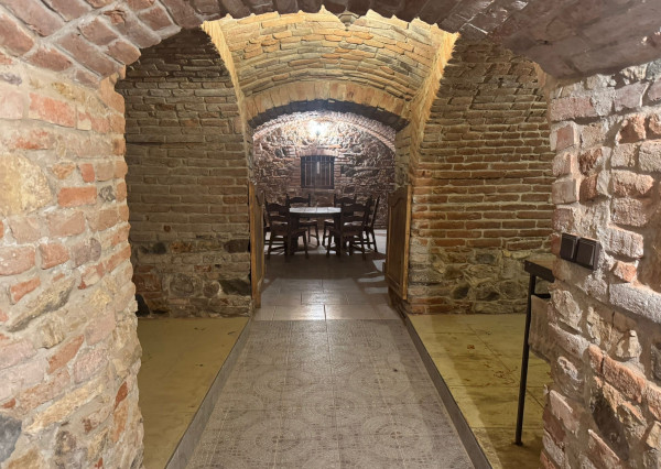 Prenájom unikátna hradná pivnica + nádvorie