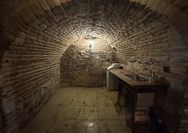 Prenájom unikátna hradná pivnica + nádvorie