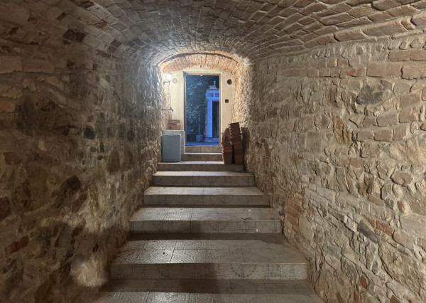 Prenájom unikátna hradná pivnica + nádvorie