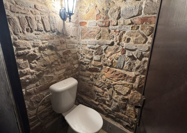 Prenájom unikátna hradná pivnica + nádvorie