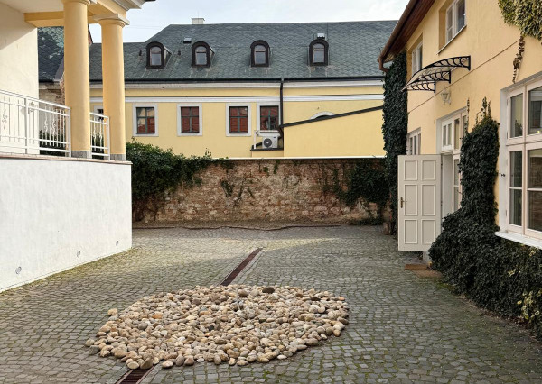 Prenájom unikátna hradná pivnica + nádvorie