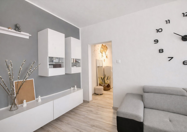 Predaj 2 izbový byt, balkón, úplne centrum mesta