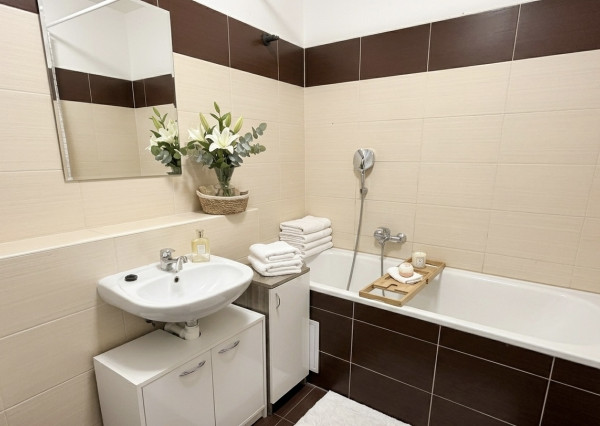 Prenájom 2.izbový byt v novostavbe Harmónia +garážové státie