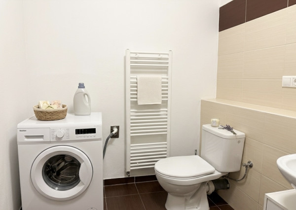 Prenájom 2.izbový byt v novostavbe Harmónia +garážové státie