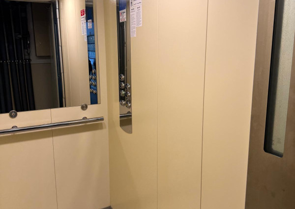 Predaj 3 izbový byt, 2x balkón, Vikárska ul., pôvodný stav