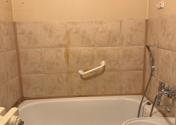 Predaj 3 izbový byt, 2x balkón, Vikárska ul., pôvodný stav