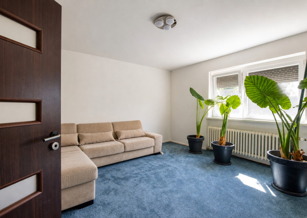 Predaj rodinný dom, 9á pozemok, garáž, bazén, Chrenová