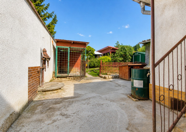 Predaj rodinný dom, 9á pozemok, garáž, bazén, Chrenová