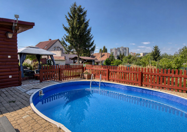 Predaj rodinný dom, 9á pozemok, garáž, bazén, Chrenová