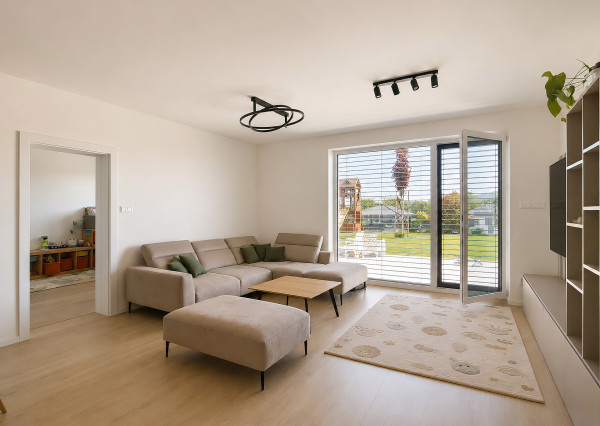 Predaj 5 izbový rodinný dom, garáž, 7á pozemok, Red Oak