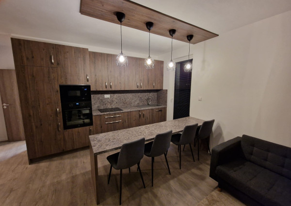 Prenájom 2 izbový byt, novostavba, 40m2 terasa, 2x garážové státie