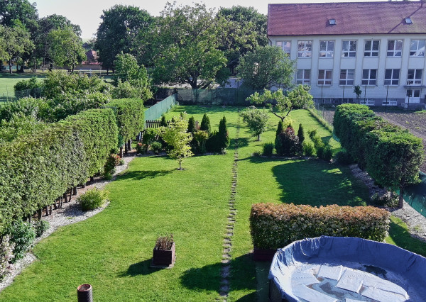 Predaj 5 izbový rodinný dom, Cabaj, krásny 14 á pozemok
