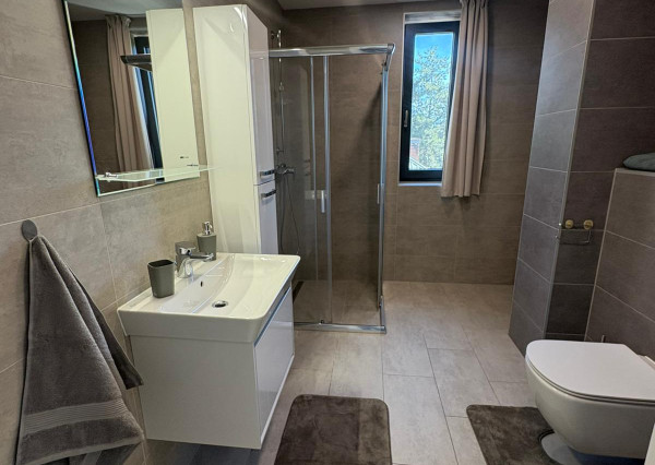 Prenájom krásny 2 izbový byt, novostavba, garážové státie