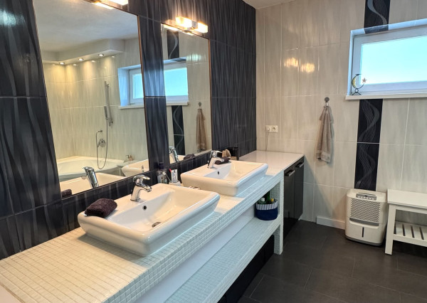 Predaj 2izbový RD Zobor za cenu bytu, 90m2, pozemok 1,6 á