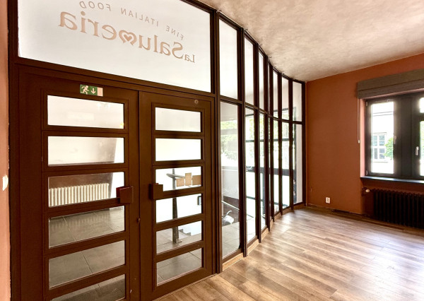 Prenájom obchodný/kancelársky priestor, úplné centrum mesta, parkovanie