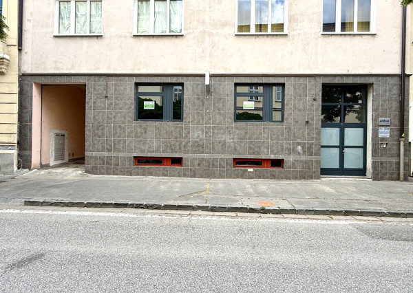 Prenájom obchodný/kancelársky priestor, úplné centrum mesta, parkovanie