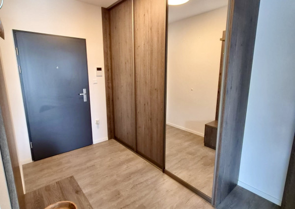 Prenájom 2 izbový byt, novostavba, 40m2 terasa, garážové státie