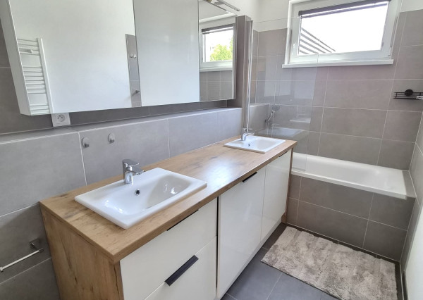 Prenájom 2 izbový byt, novostavba, 40m2 terasa, garážové státie