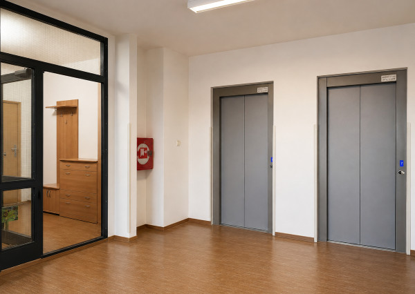 Predaj 4 izbový byt Chrenová, Akademická ul., parkovacie miesto