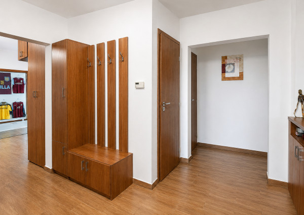 Predaj 4 izbový byt Chrenová, Akademická ul., parkovacie miesto