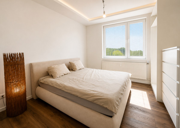 Predaj prerobený 3 izbový byt, balkón, Golianova ul.