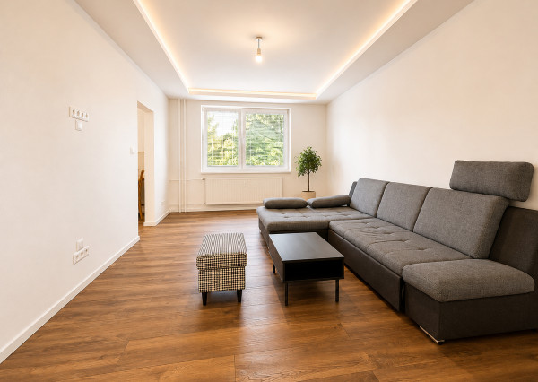 Predaj prerobený 3 izbový byt, balkón, Golianova ul.