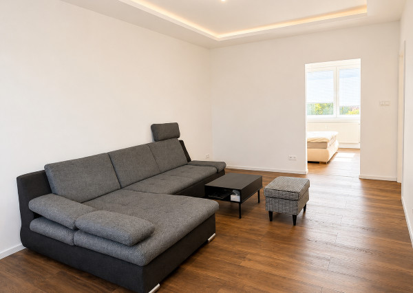 Predaj prerobený 3 izbový byt, balkón, Golianova ul.