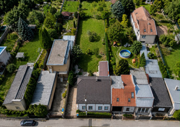 Predaj rodinný dom, priamo NR, krásny 8á pozemok