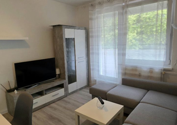 Prenájom 1 izbový byt Nitra - Čermáň, šatníky, loggia