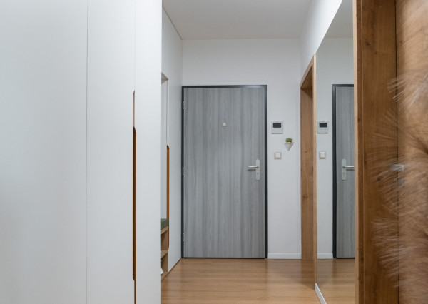 Predaj nadštandardný 2 izbový byt, novostavba, garážové státie, zariadený