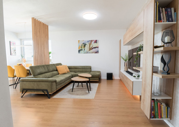 Predaj nadštandardný 2 izbový byt, novostavba, garážové státie, zariadený
