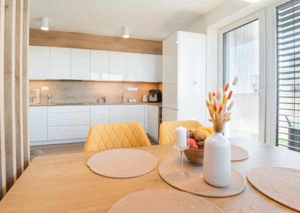 Predaj nadštandardný 2 izbový byt, novostavba, garážové státie, zariadený