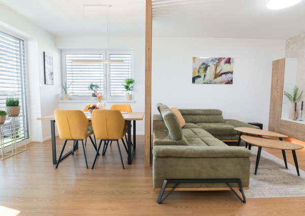 Predaj nadštandardný 2 izbový byt, novostavba, garážové státie, zariadený