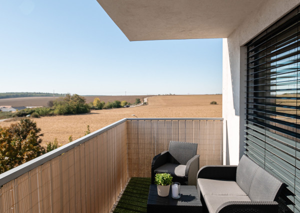 Predaj nadštandardný 2 izbový byt, novostavba, garážové státie, zariadený