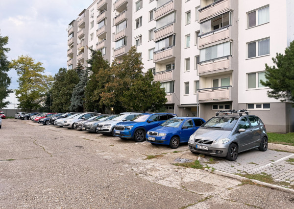 Na predaj zrekonštruovaný 3.5 izbový byt s loggiou Bratislava Zlaté Piesky