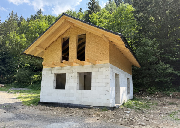 Predaj 3 izbová rekreačná chata, Jarabá, parkovanie