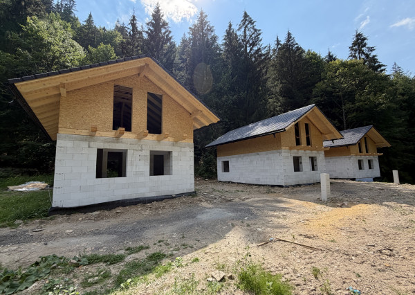 Predaj 3 izbová rekreačná chata, Jarabá, parkovanie