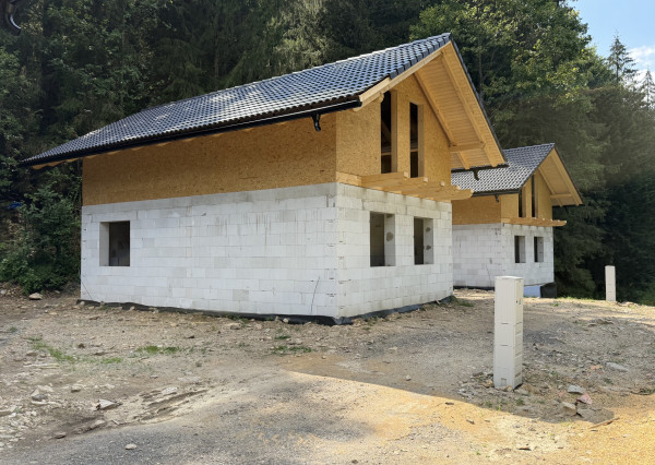 Predaj 3 izbová rekreačná chata, Jarabá, parkovanie