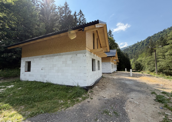 Predaj 3 izbová rekreačná chata, Jarabá, parkovanie