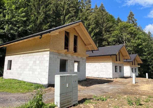 Predaj 4 izbová rekreačná chata, Jarabá, parkovanie
