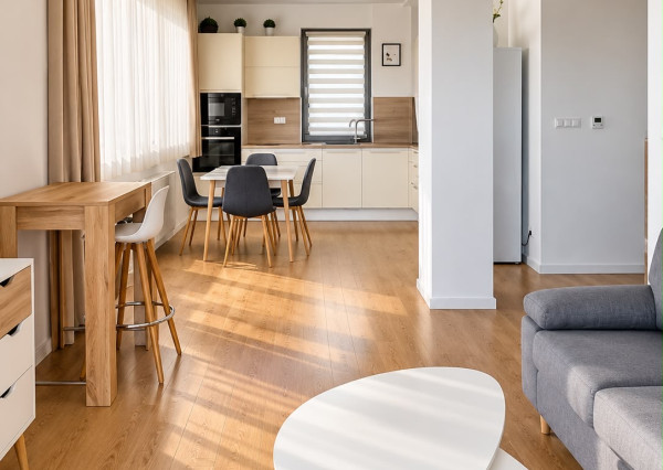 Predaj veľký 2 izbový byt, 10m2 terasa, 2x parkovacie miesto, Zobor