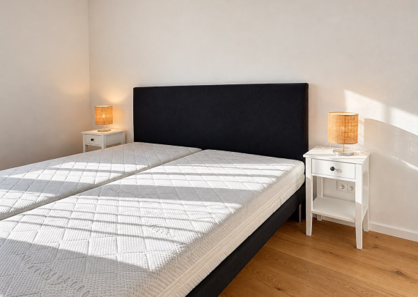 Predaj veľký 2 izbový byt, 10m2 terasa, 2x parkovacie miesto, Zobor