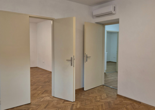 Prenájom priestorov 100m2, úplne centrum mesta, parkovanie