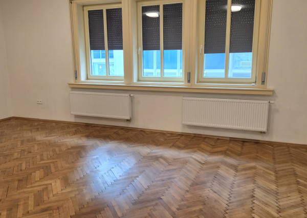 Prenájom priestorov 100m2, úplne centrum mesta, parkovanie