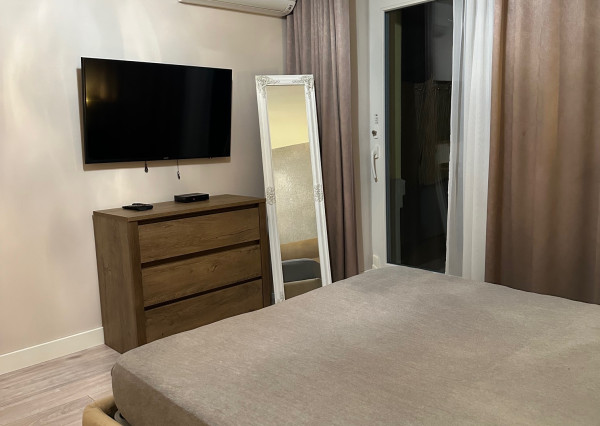 Prenájom nadštandardný 2 izbový byt, terasa, Staré mesto